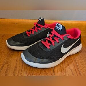 Nike Girl's Black Athletic Shoes with Pink Accents Sz 4